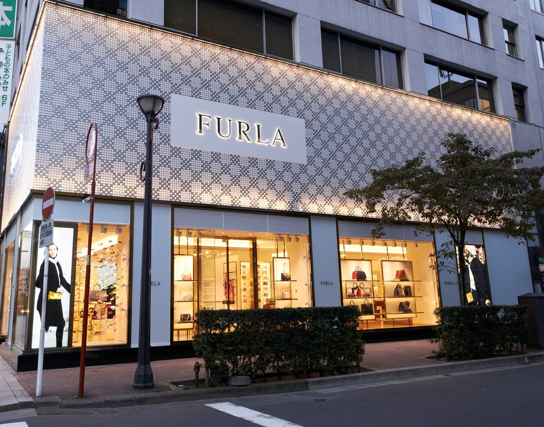 furla米兰大教堂旗舰店焕新将复古拱门元素玩出时尚感