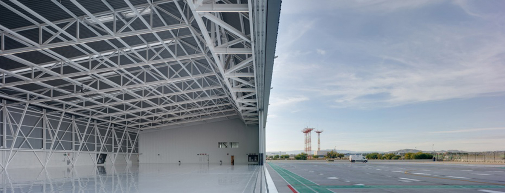西班牙•马尼斯机场私人候机楼：具有明确而清晰几何形态的建筑